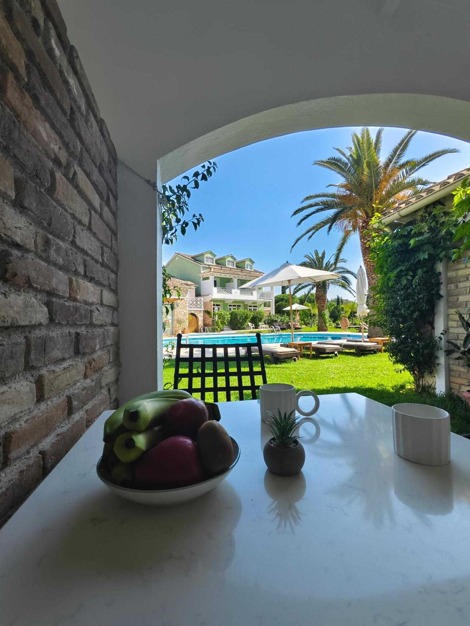 Valentino Corfu Aparthotel อิปโซส ภายนอก รูปภาพ